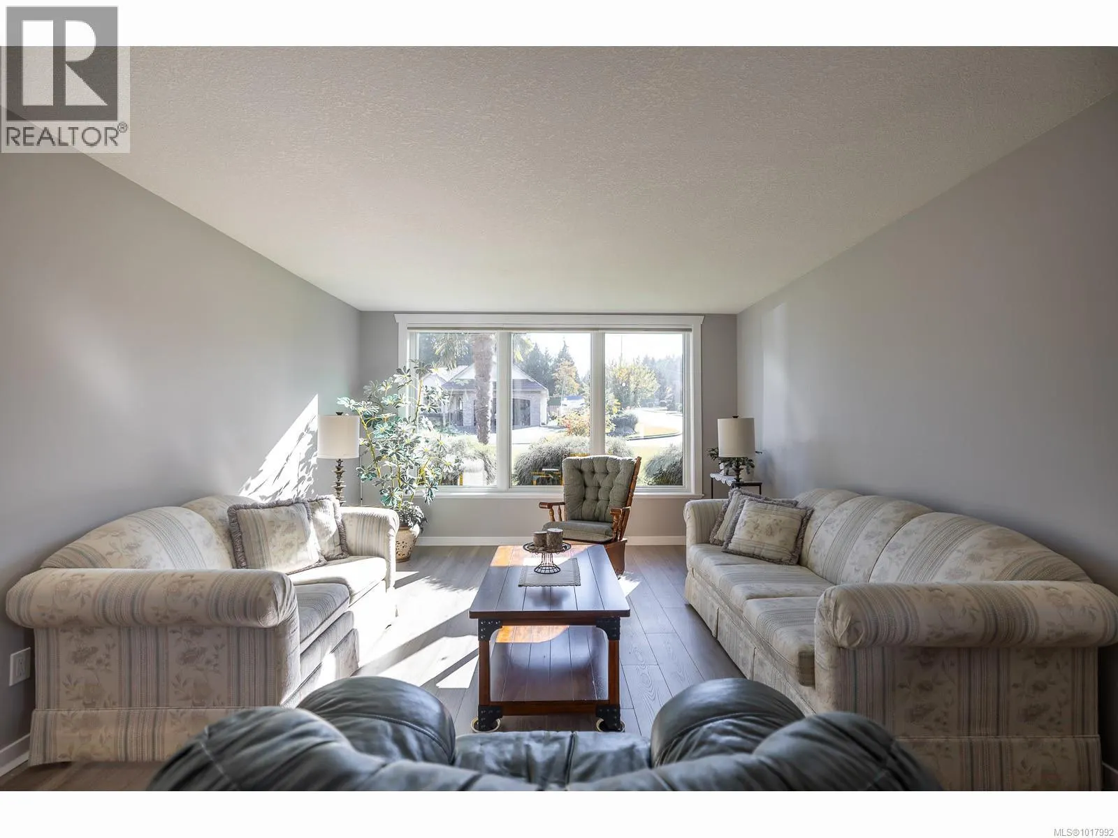 1221 GREEN Close