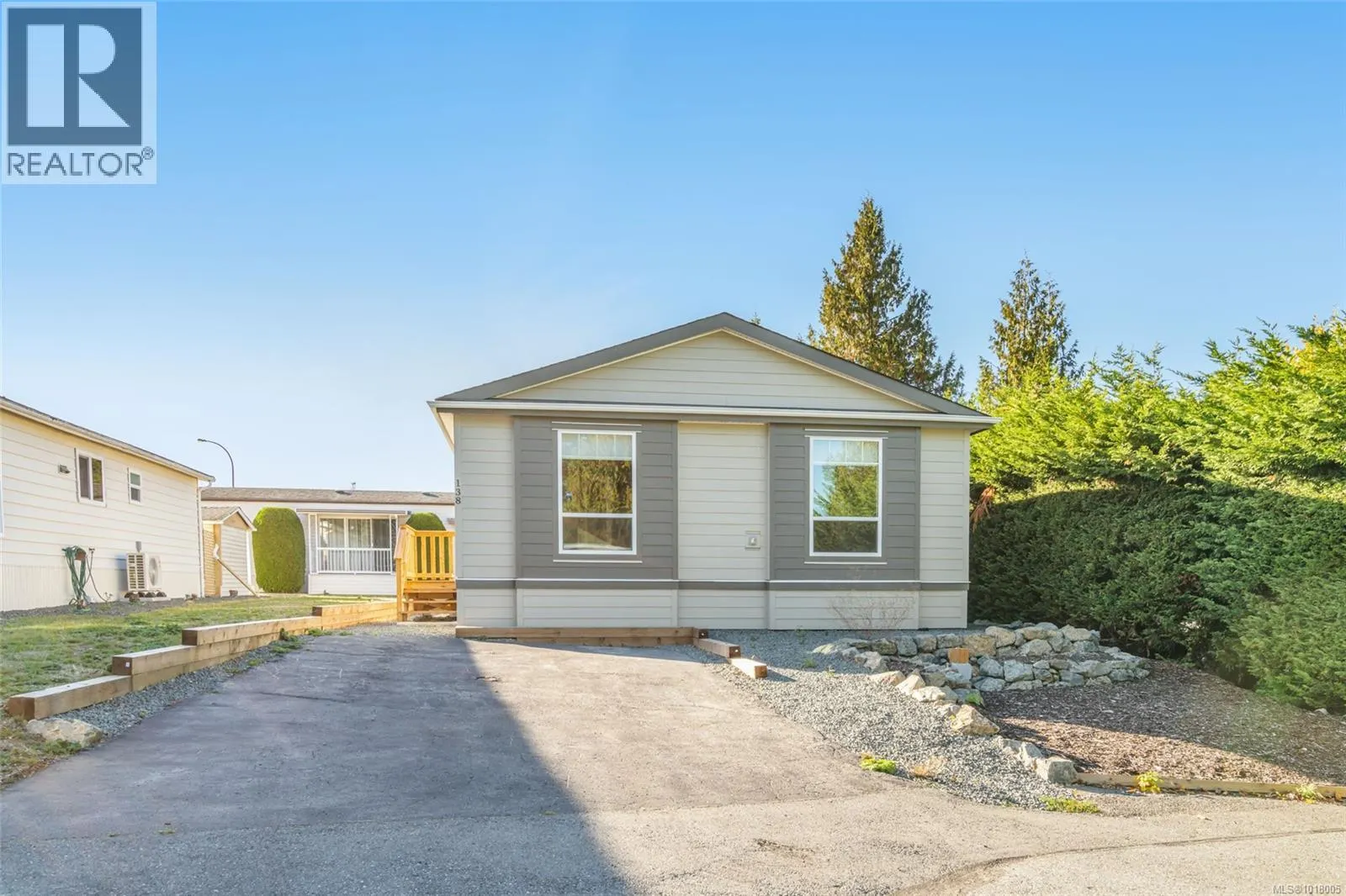 138 6325 Metral Dr