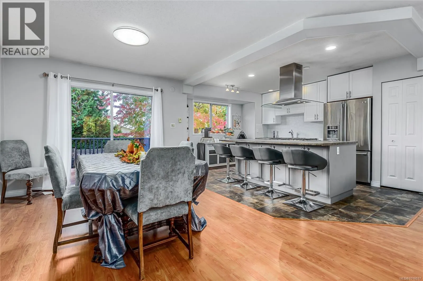 2043 Valley View Dr