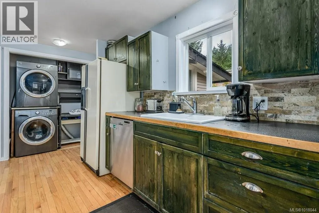 61 3216 Back Rd