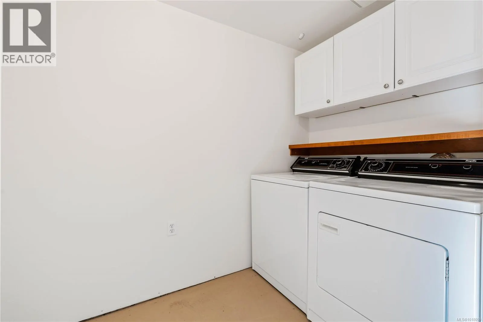 211 Long Harbour Rd