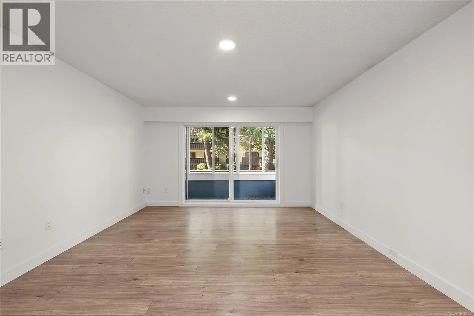 101 1124 Esquimalt Rd