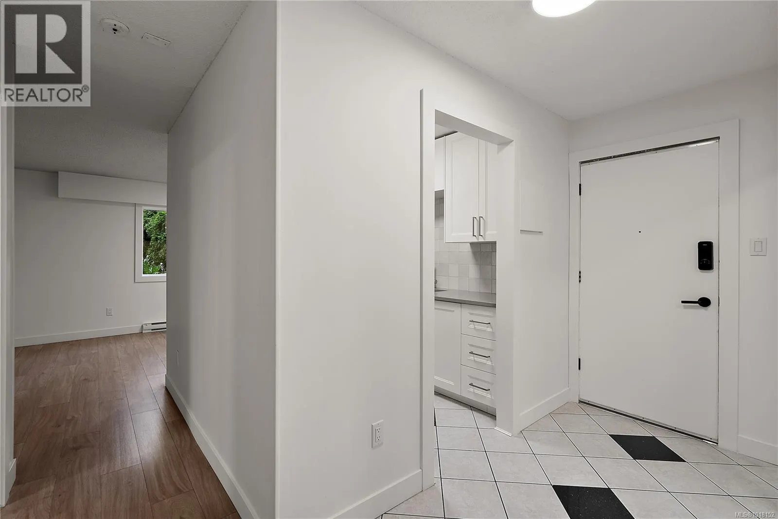 101 1124 Esquimalt Rd