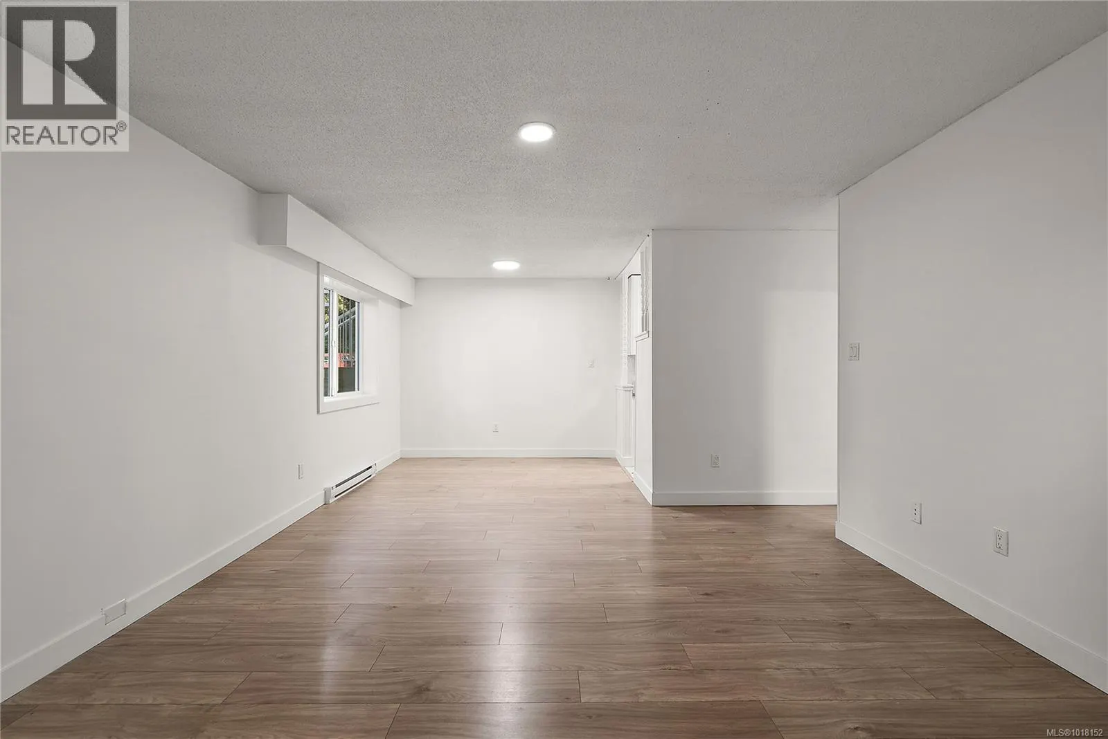 101 1124 Esquimalt Rd