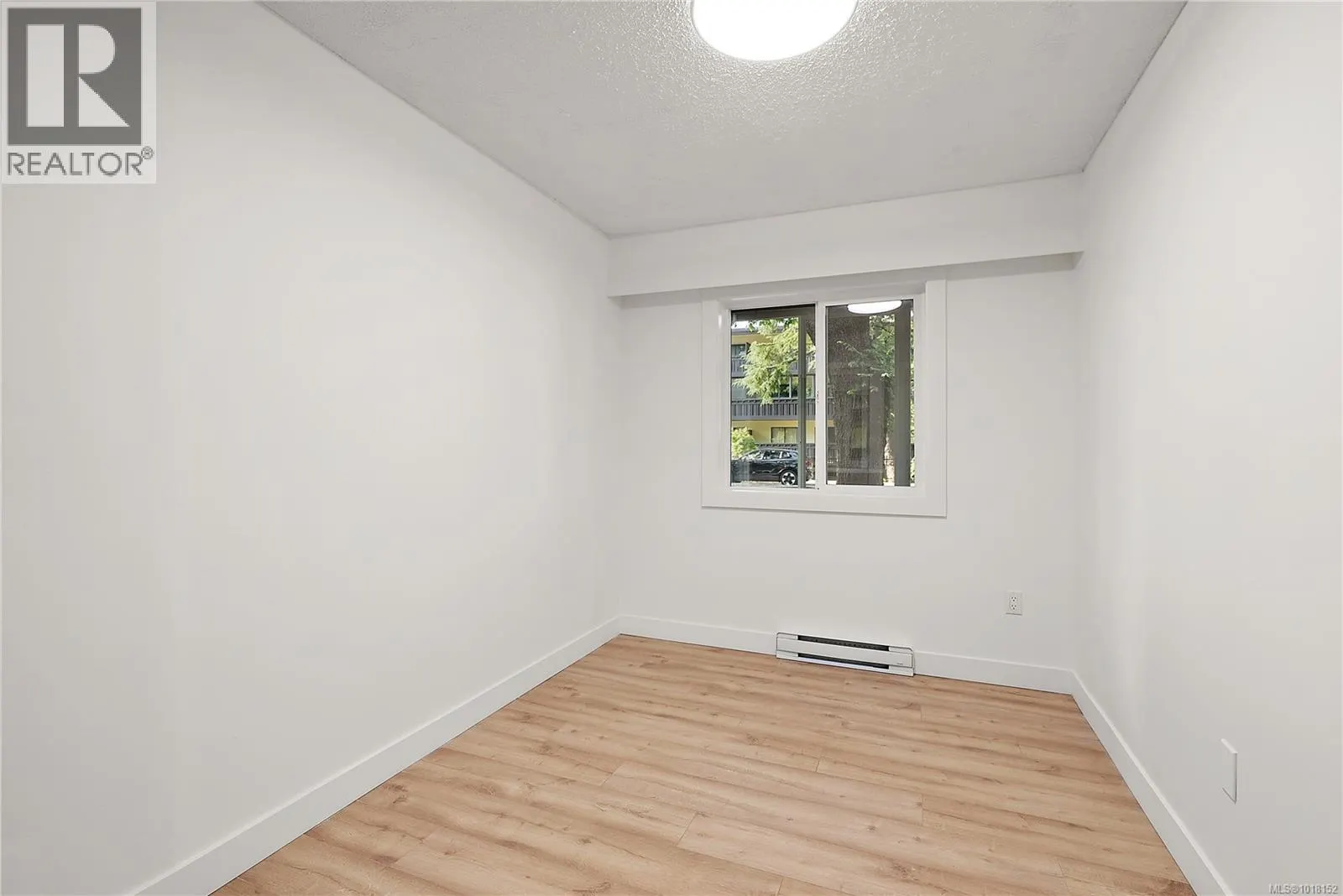 101 1124 Esquimalt Rd