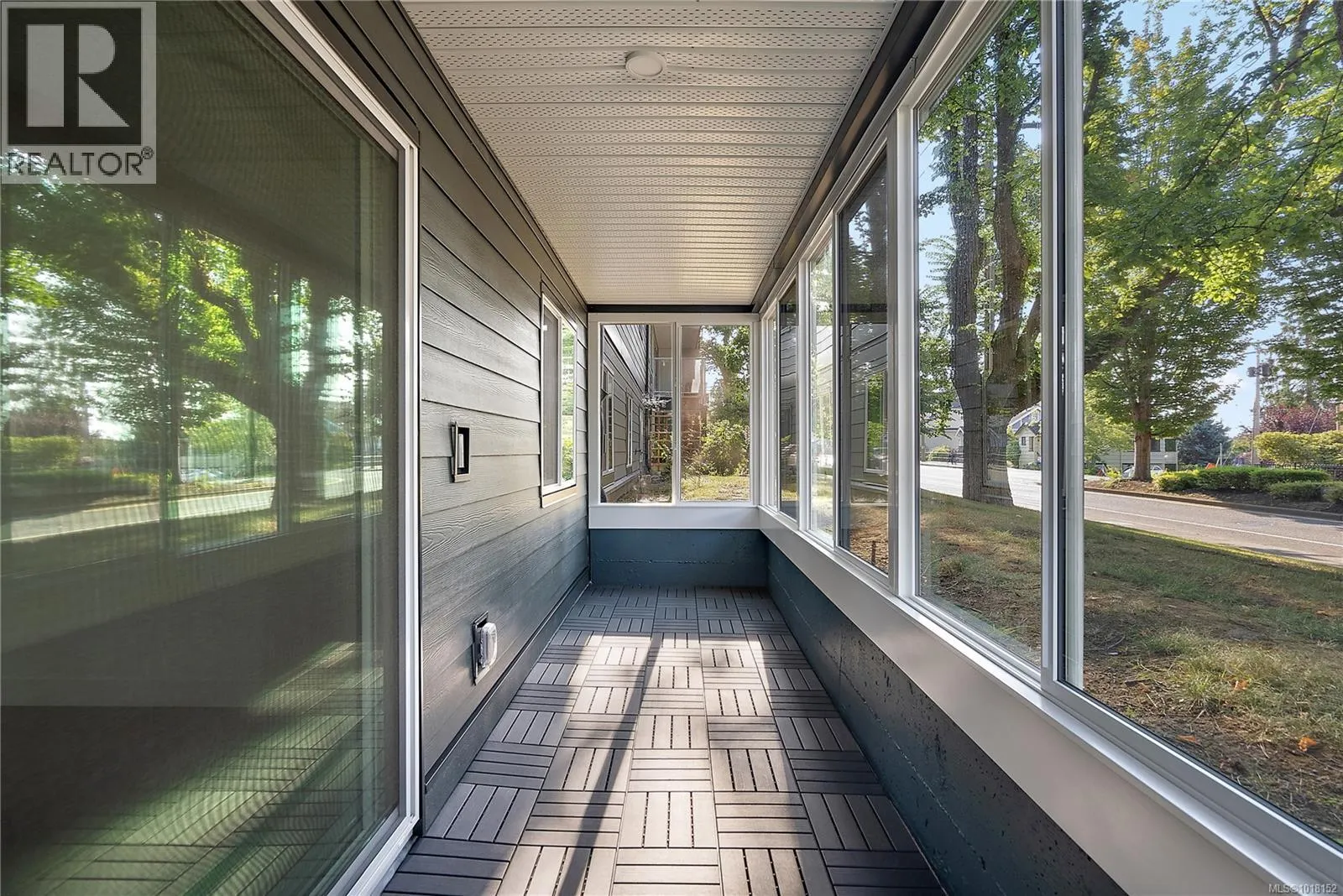101 1124 Esquimalt Rd