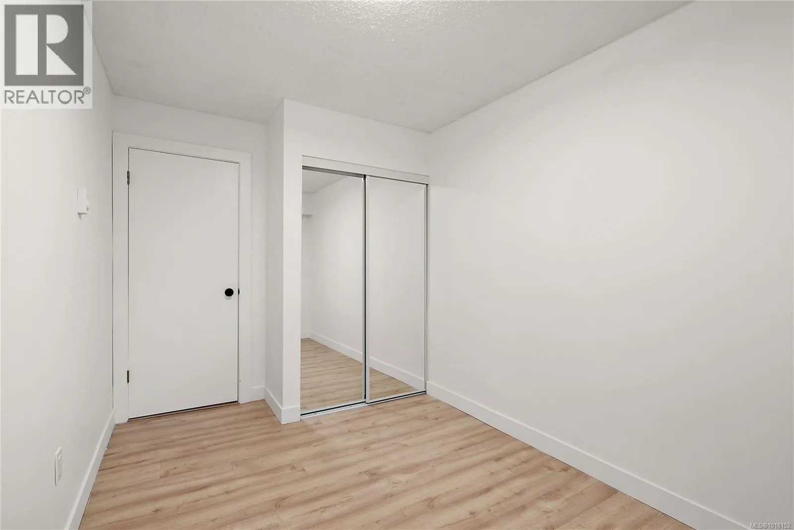 101 1124 Esquimalt Rd