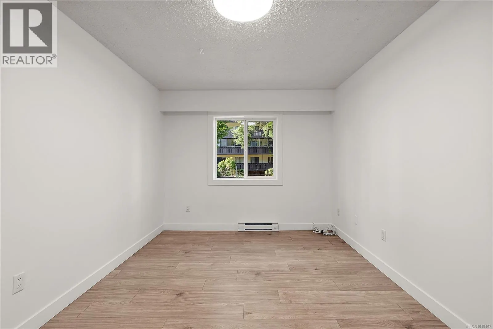 101 1124 Esquimalt Rd