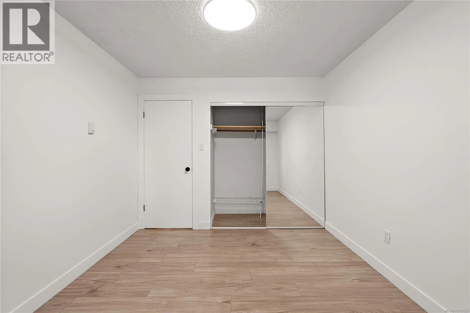 101 1124 Esquimalt Rd
