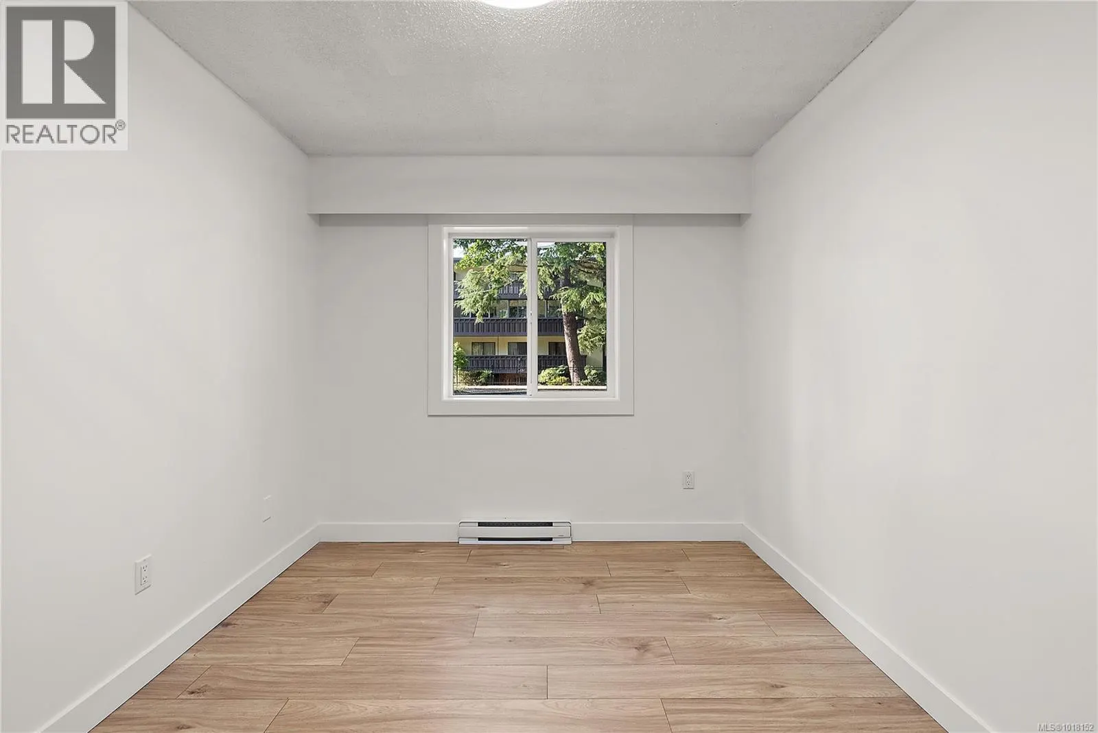 101 1124 Esquimalt Rd