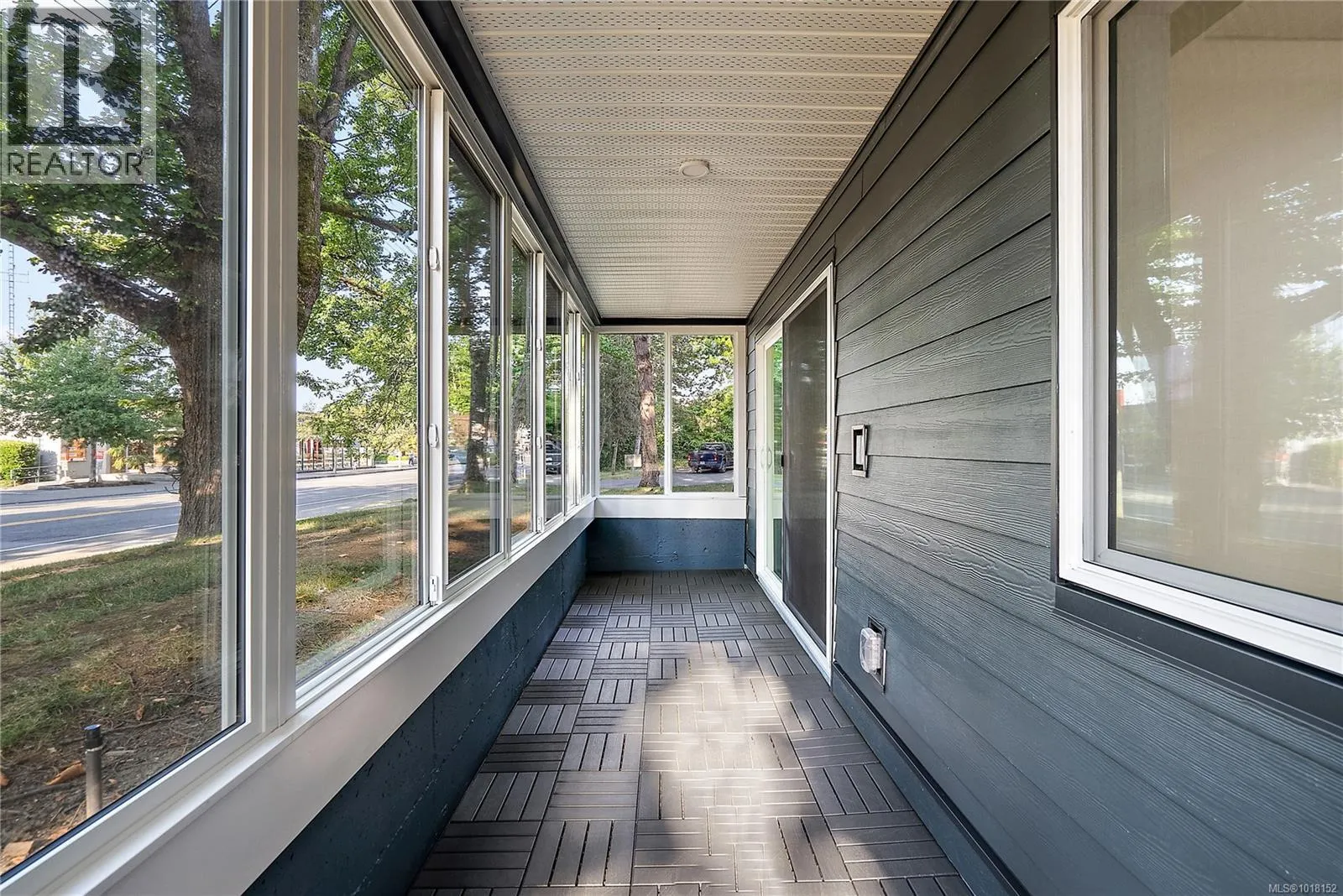 101 1124 Esquimalt Rd