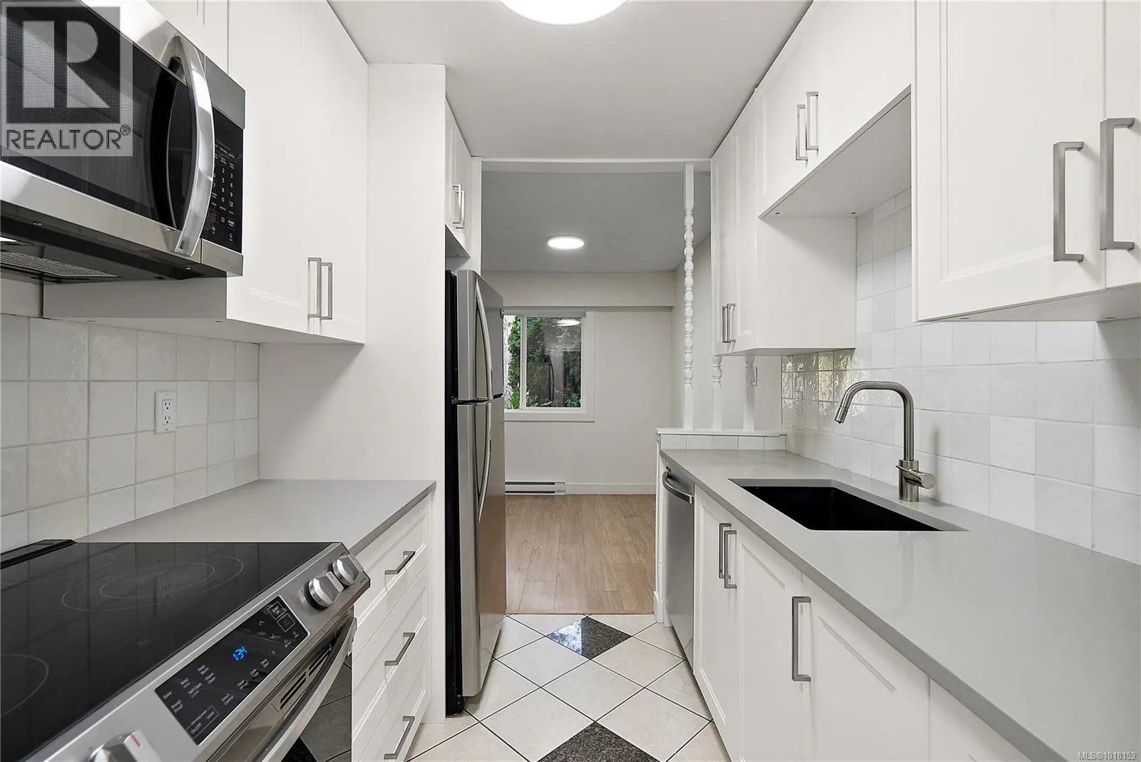 101 1124 Esquimalt Rd