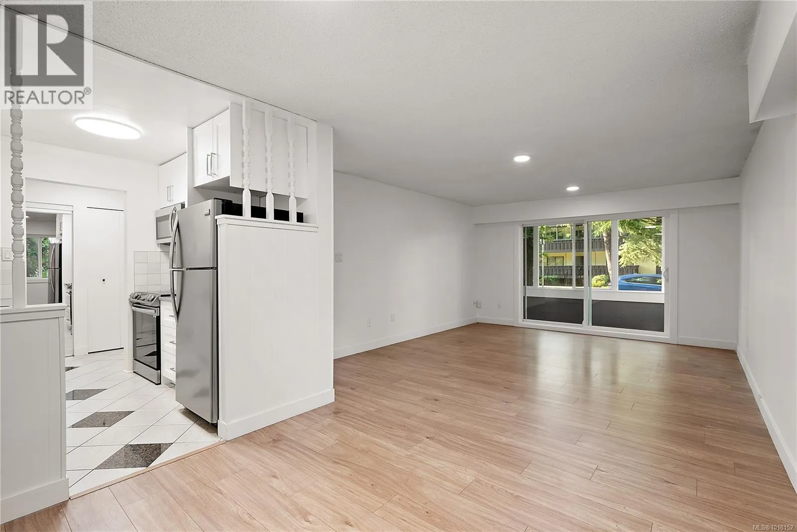 101 1124 Esquimalt Rd