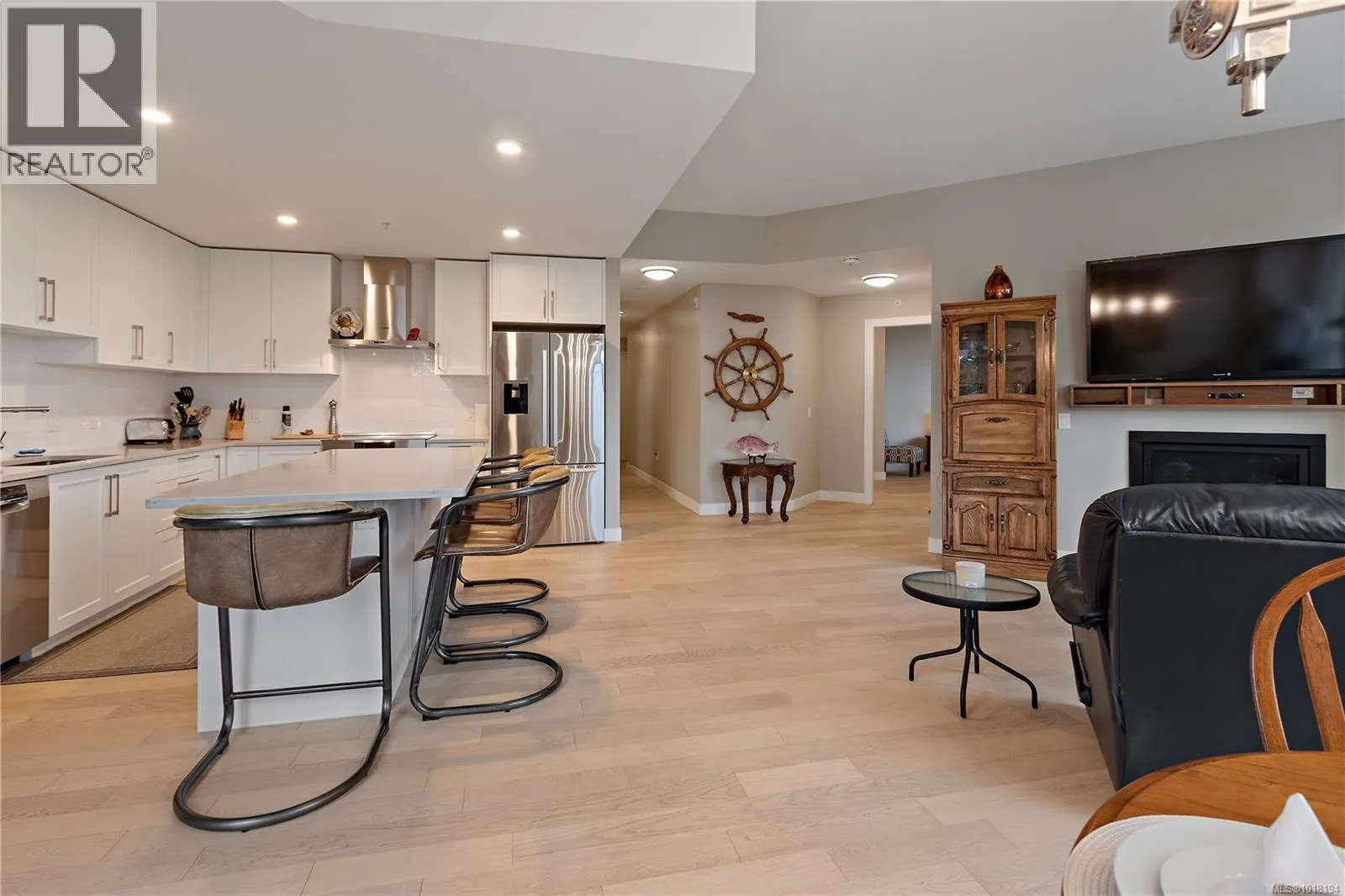 604 3529 Dolphin Dr