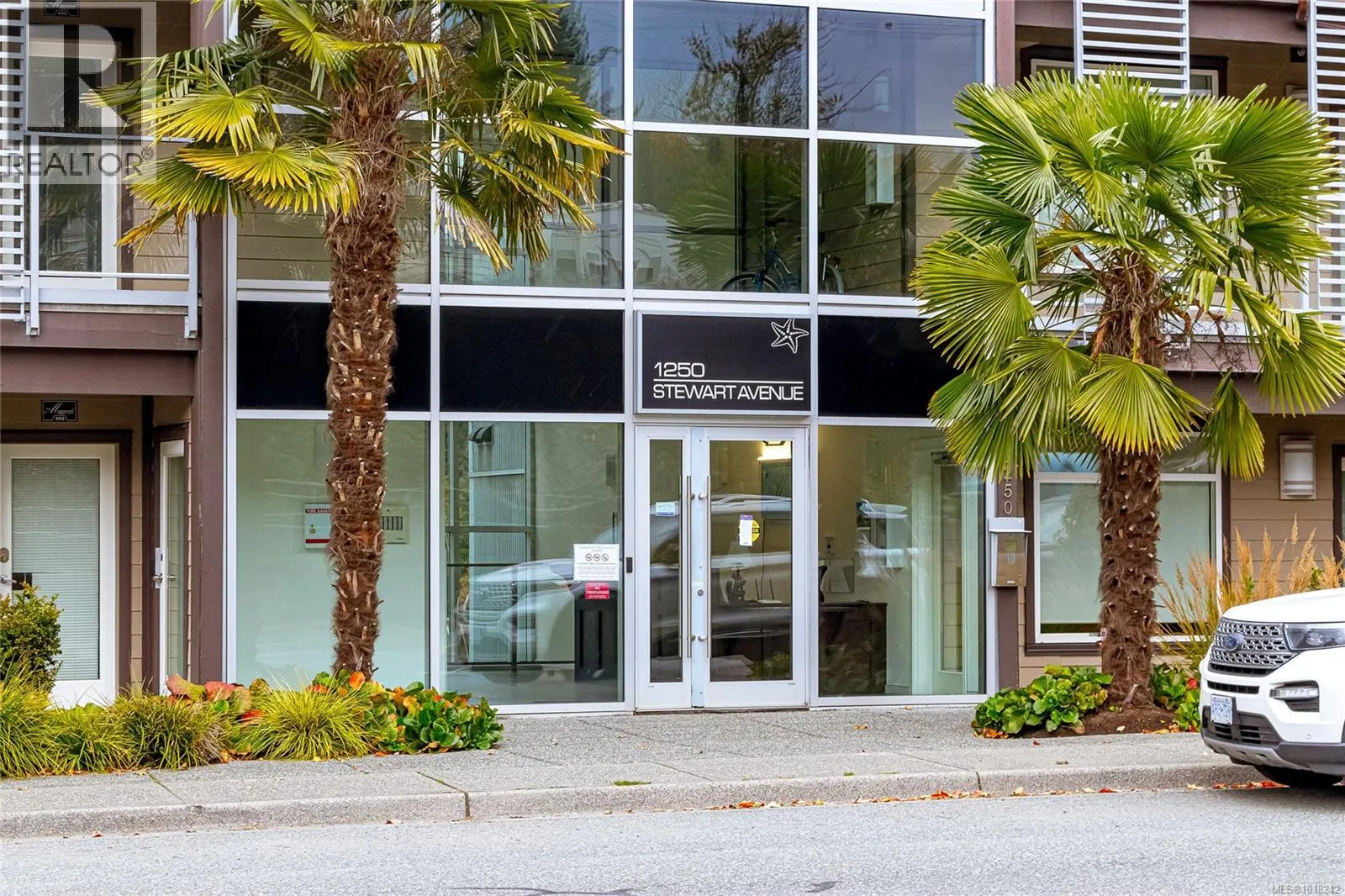 401 1250 Stewart Ave