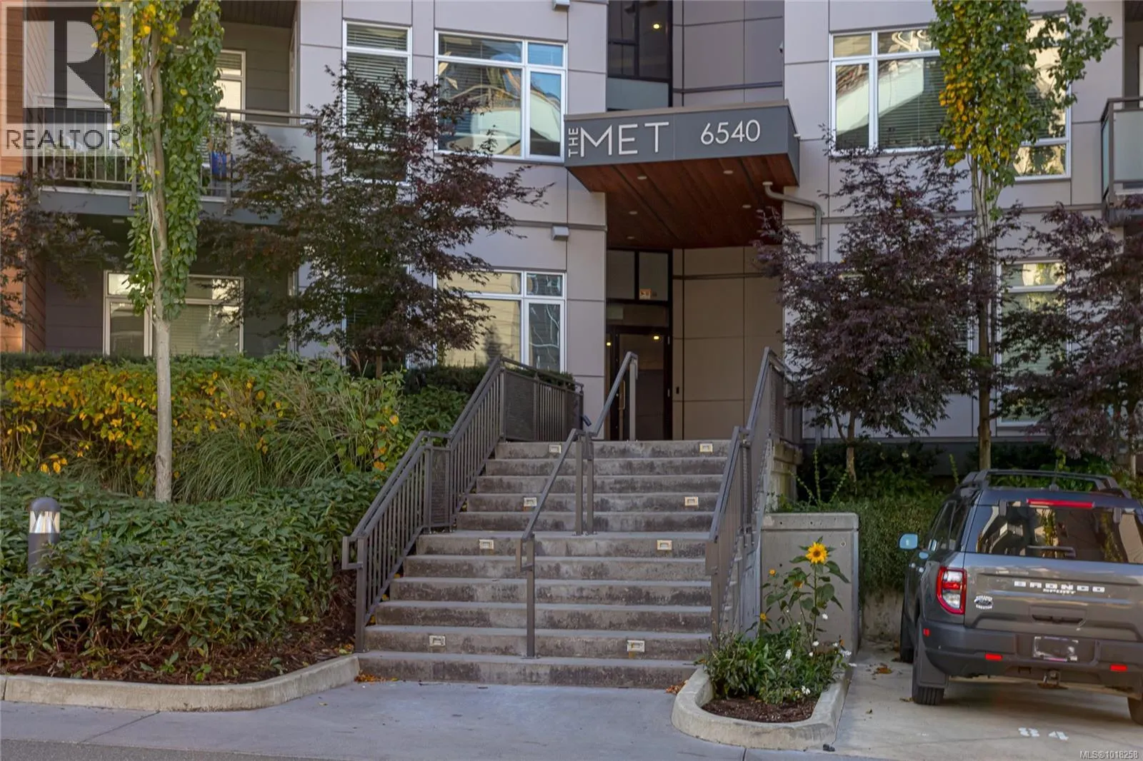 203 6540 Metral Dr