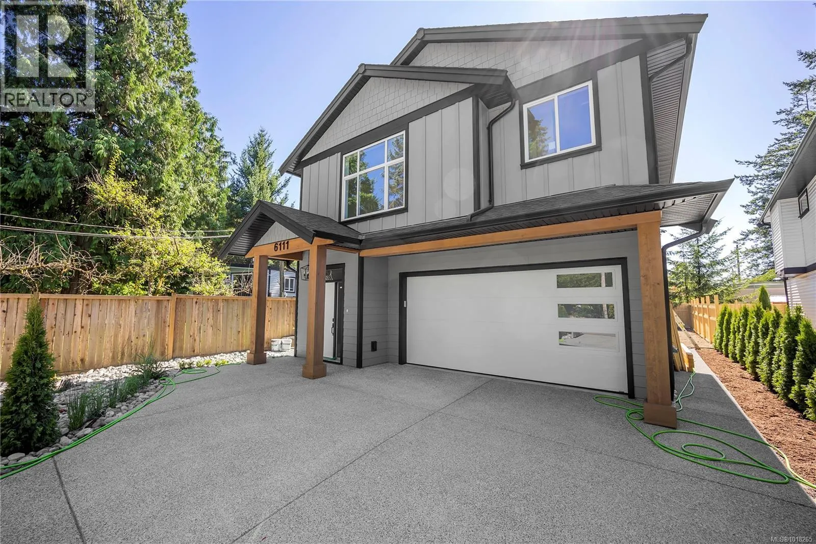 6111 Pine Ridge Cres