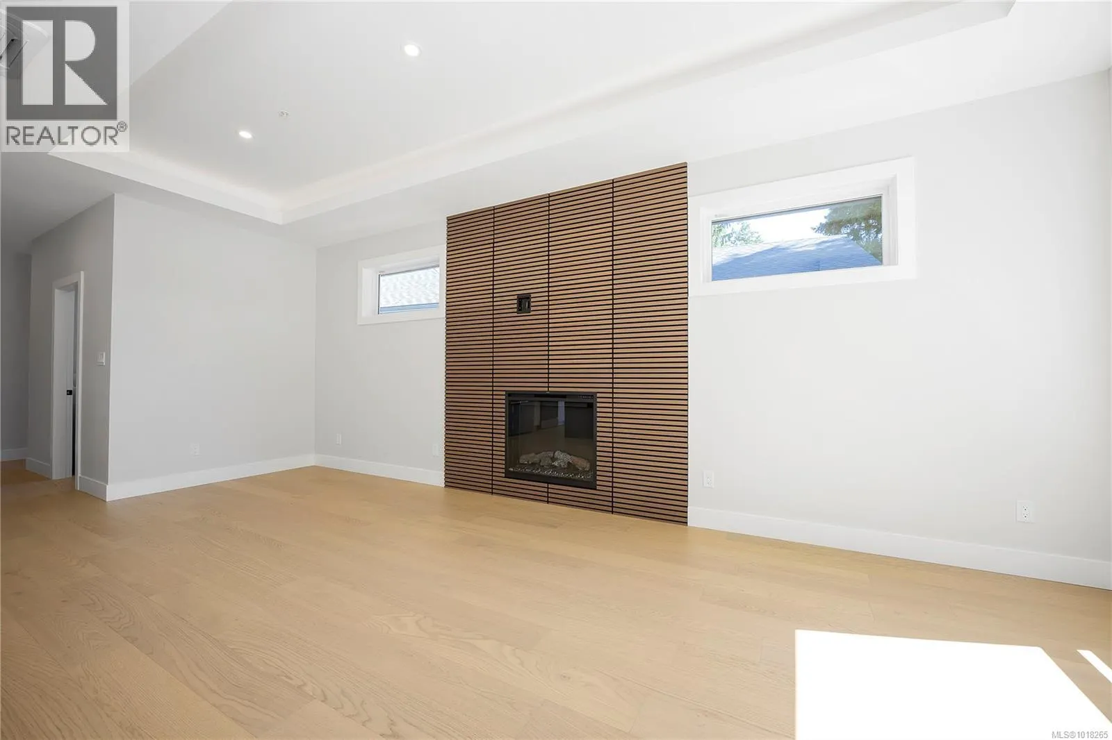 6111 Pine Ridge Cres