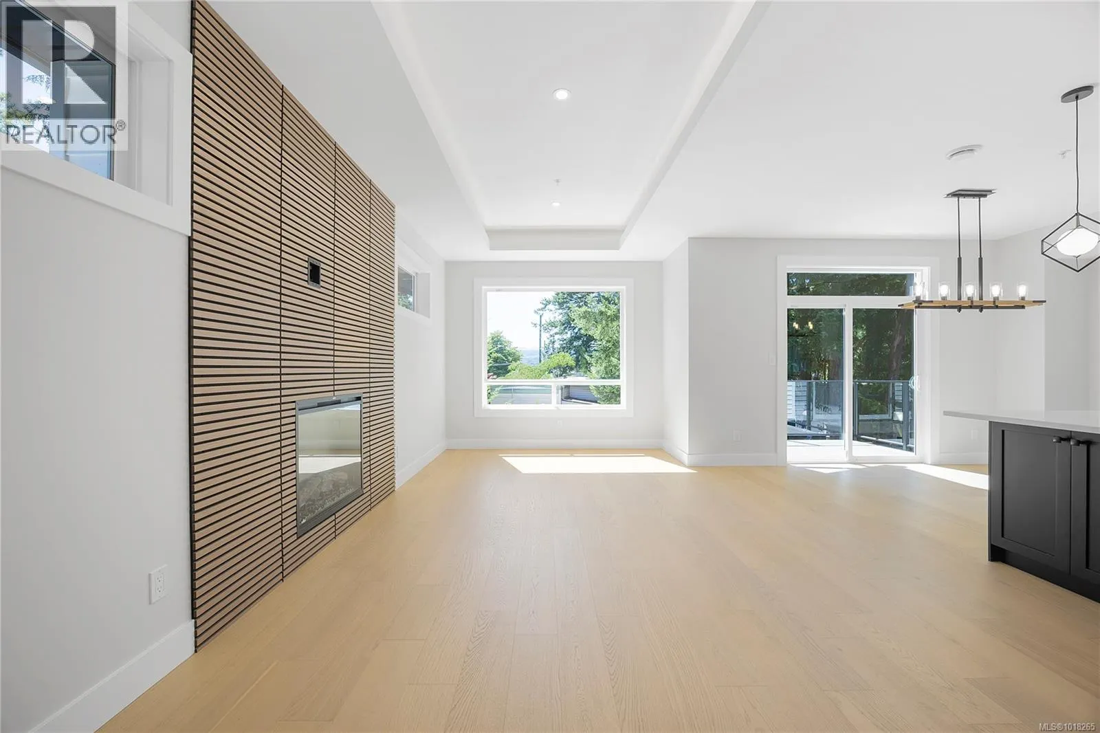 6111 Pine Ridge Cres