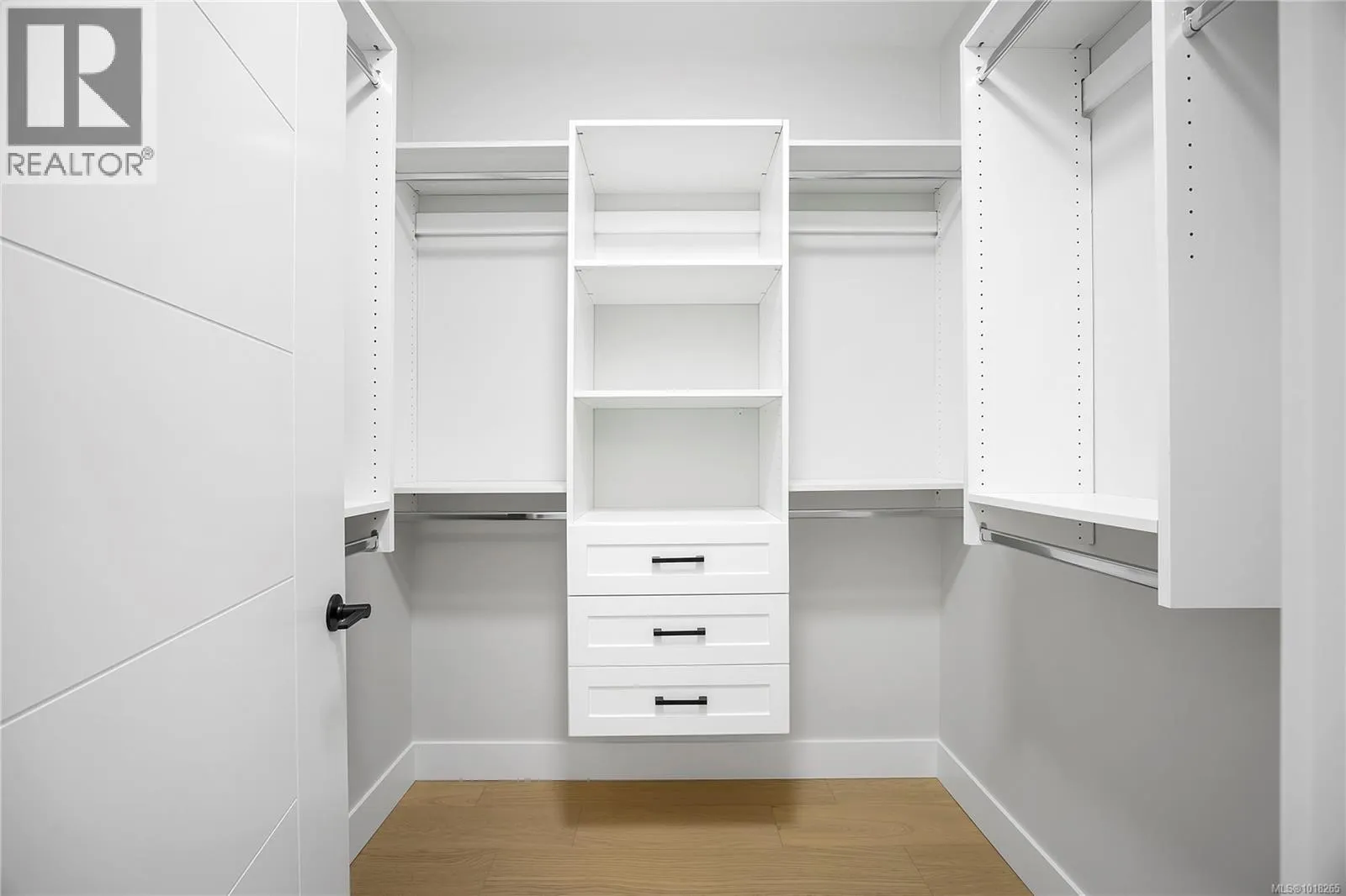 6111 Pine Ridge Cres