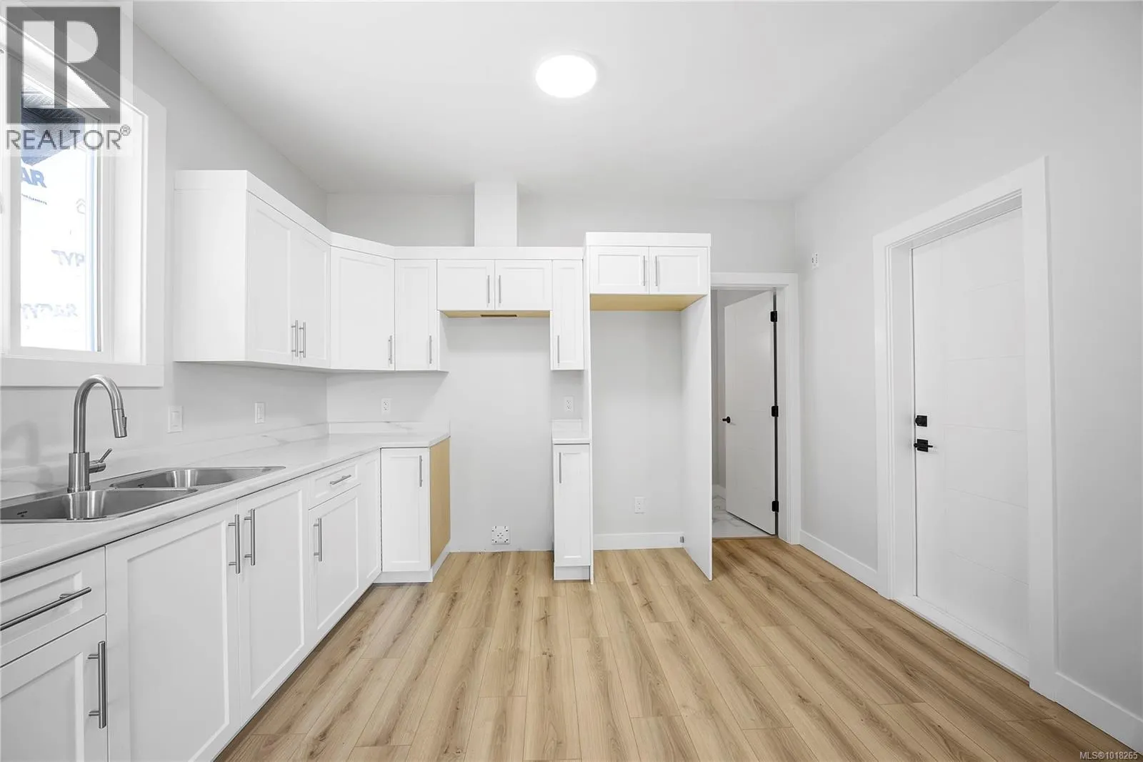 6111 Pine Ridge Cres