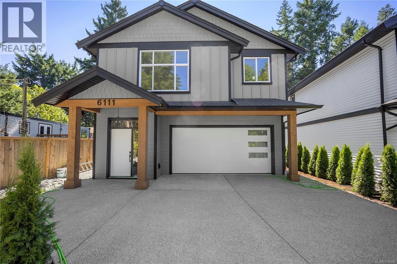 6111 Pine Ridge Cres