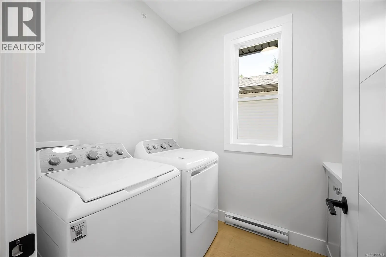 6111 Pine Ridge Cres