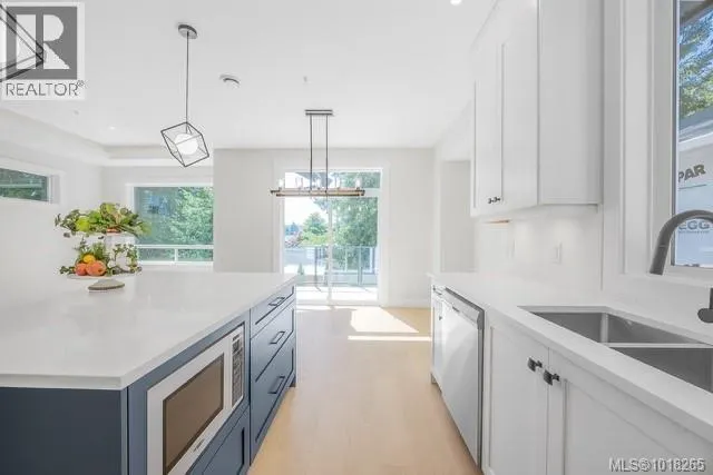 6111 Pine Ridge Cres