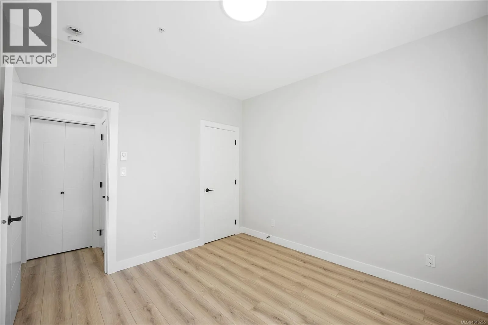 6111 Pine Ridge Cres