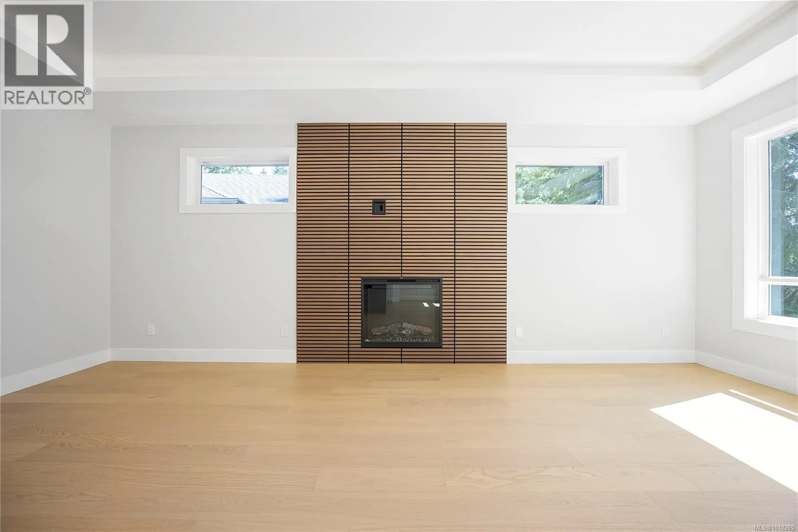 6111 Pine Ridge Cres