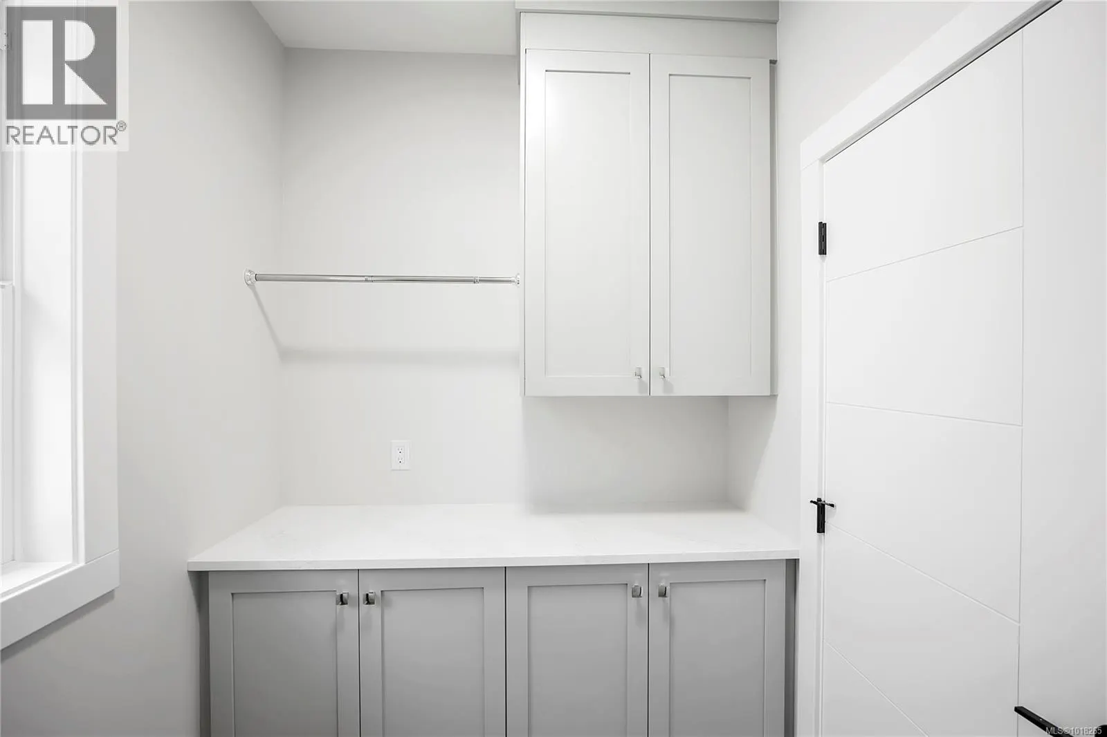 6111 Pine Ridge Cres