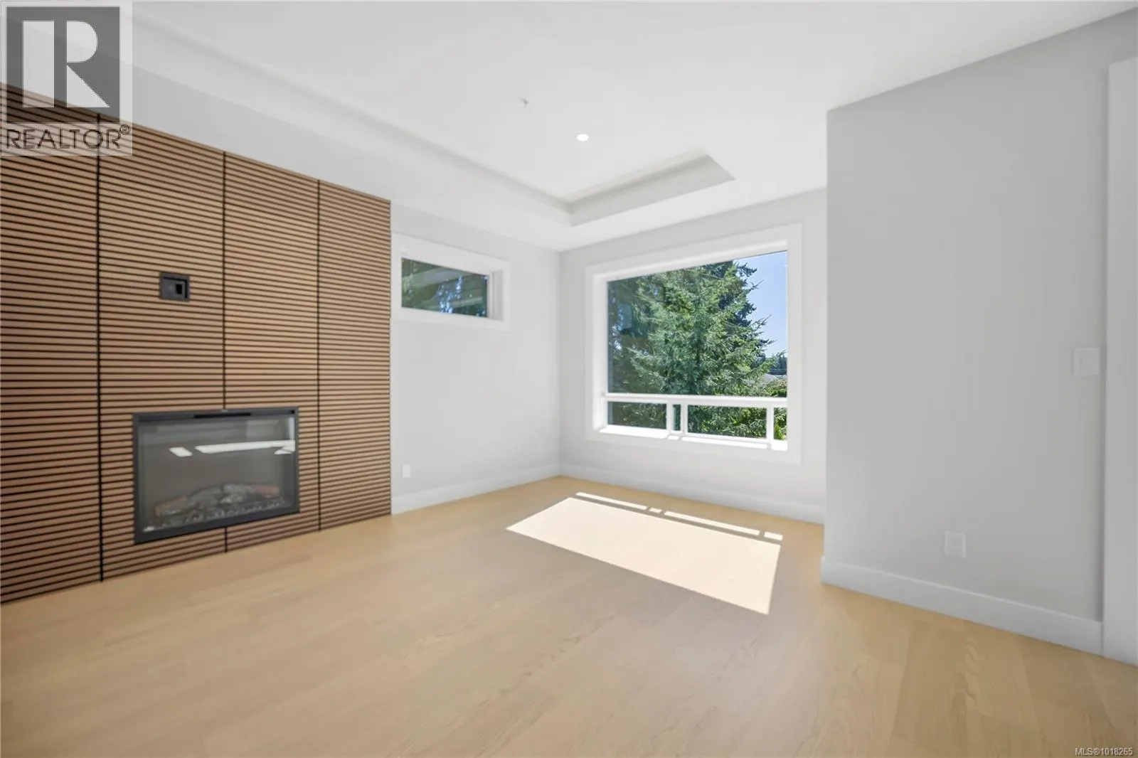 6111 Pine Ridge Cres