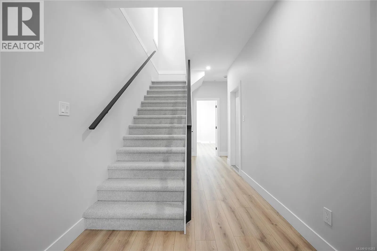 6111 Pine Ridge Cres