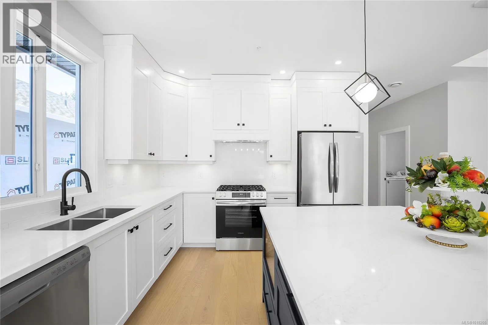 6111 Pine Ridge Cres