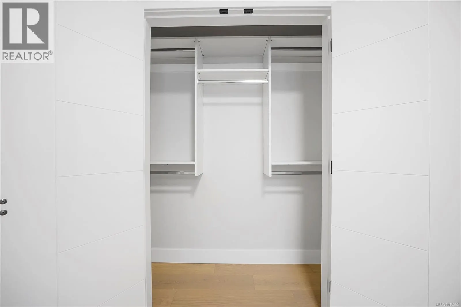 6111 Pine Ridge Cres