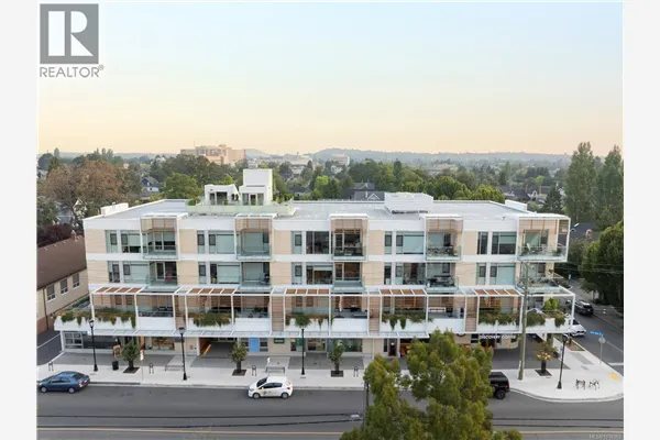 301 1916 Oak Bay Ave