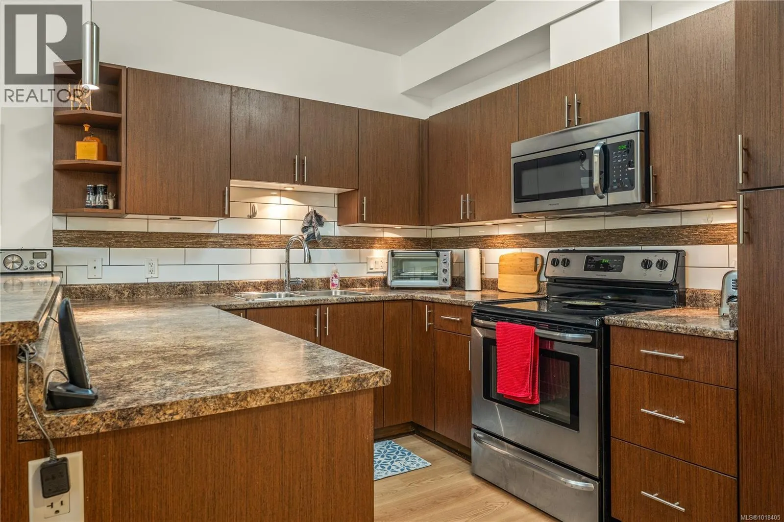 104 2111 Meredith Rd