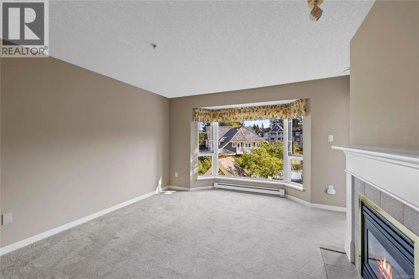 202 5620 Edgewater Lane