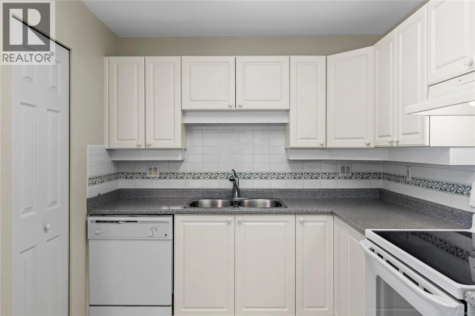 202 5620 Edgewater Lane