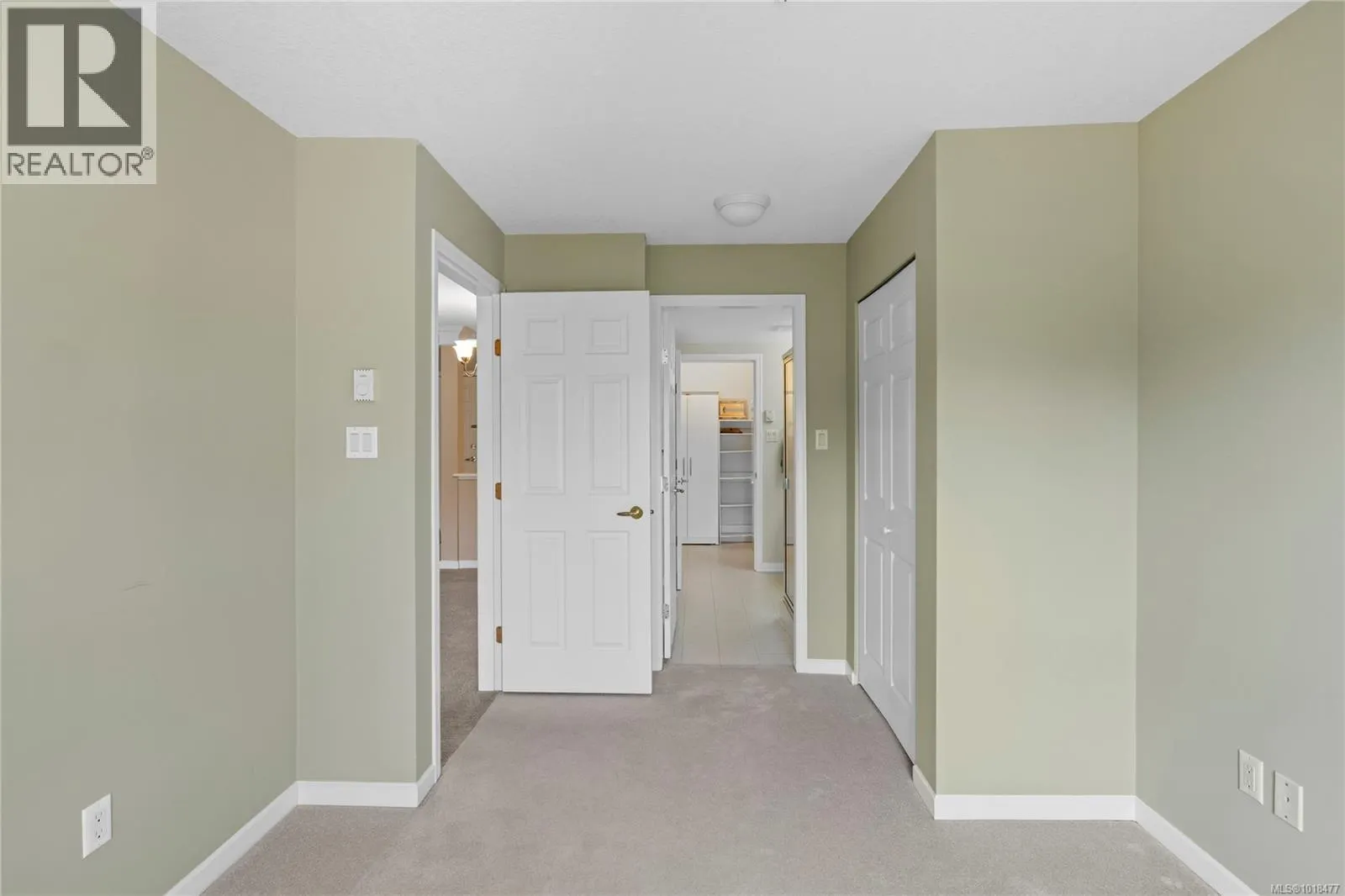 202 5620 Edgewater Lane