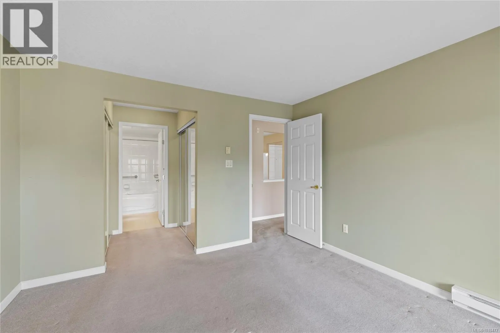 202 5620 Edgewater Lane