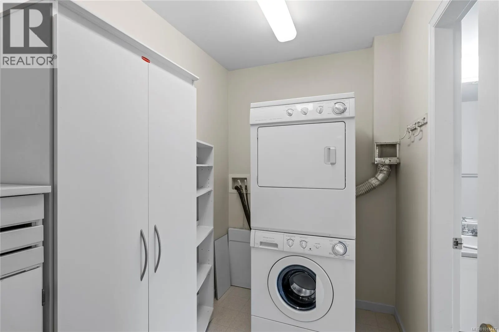 202 5620 Edgewater Lane