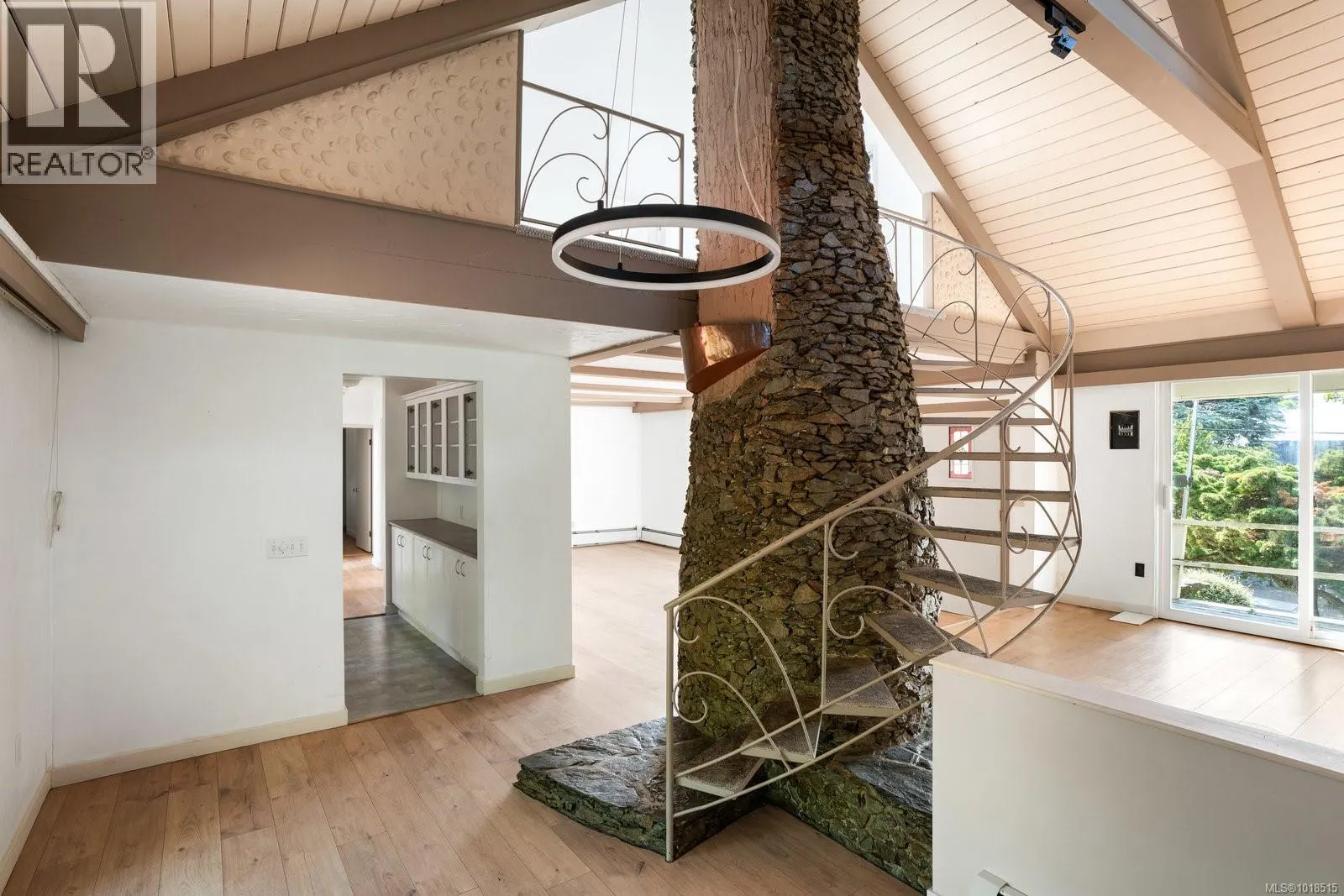 280 King George Terr