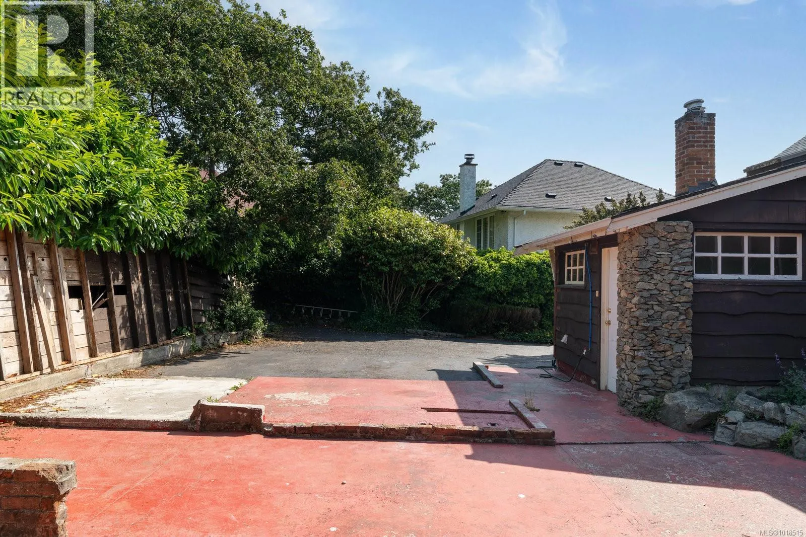 280 King George Terr