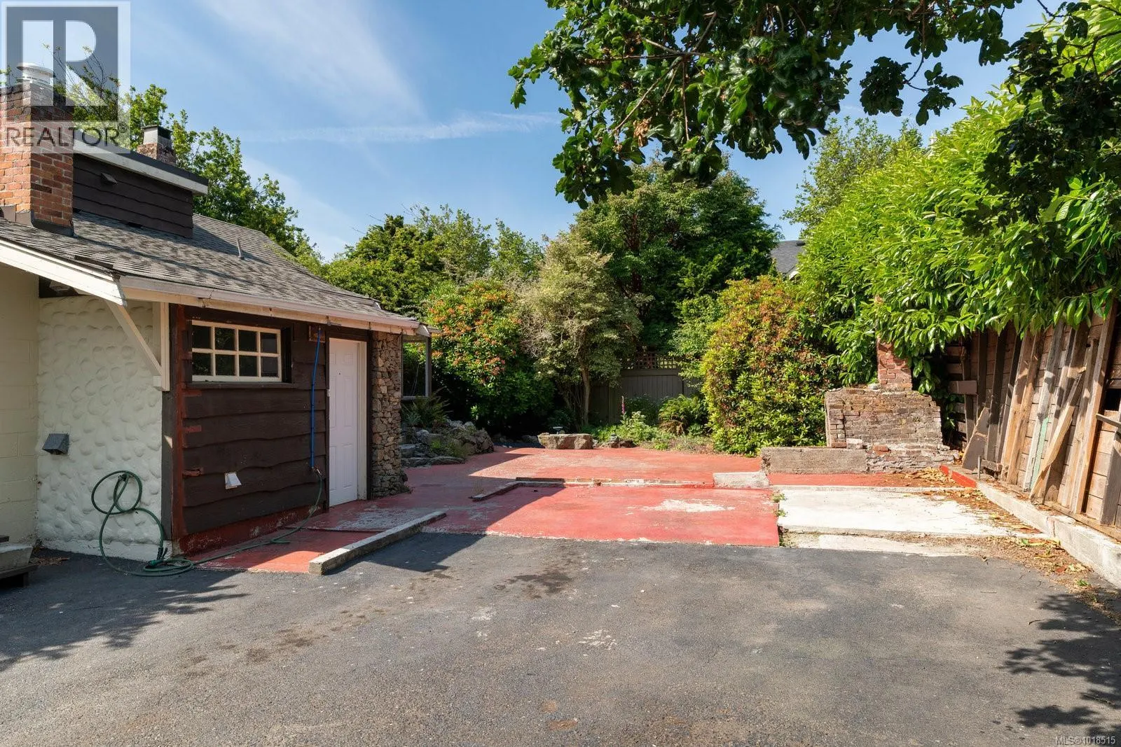 280 King George Terr