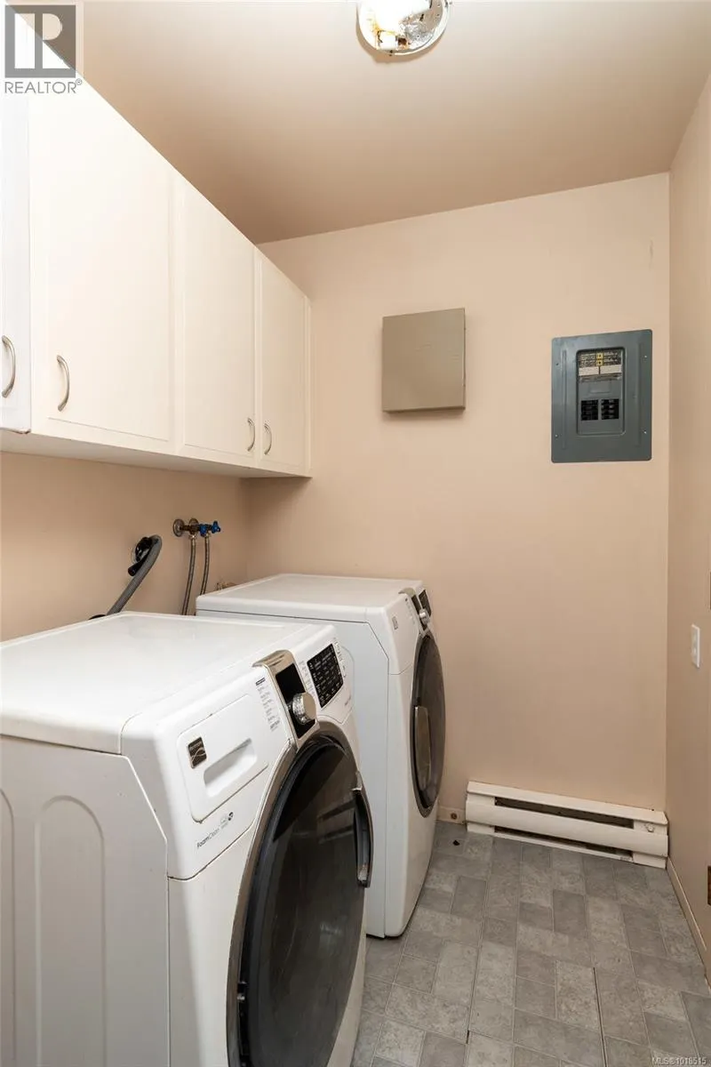 280 King George Terr