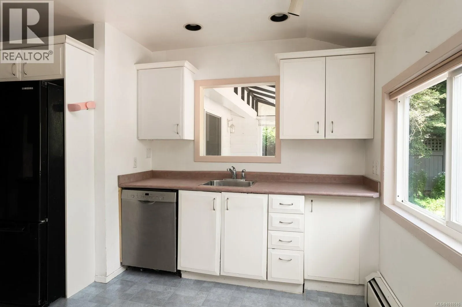 280 King George Terr