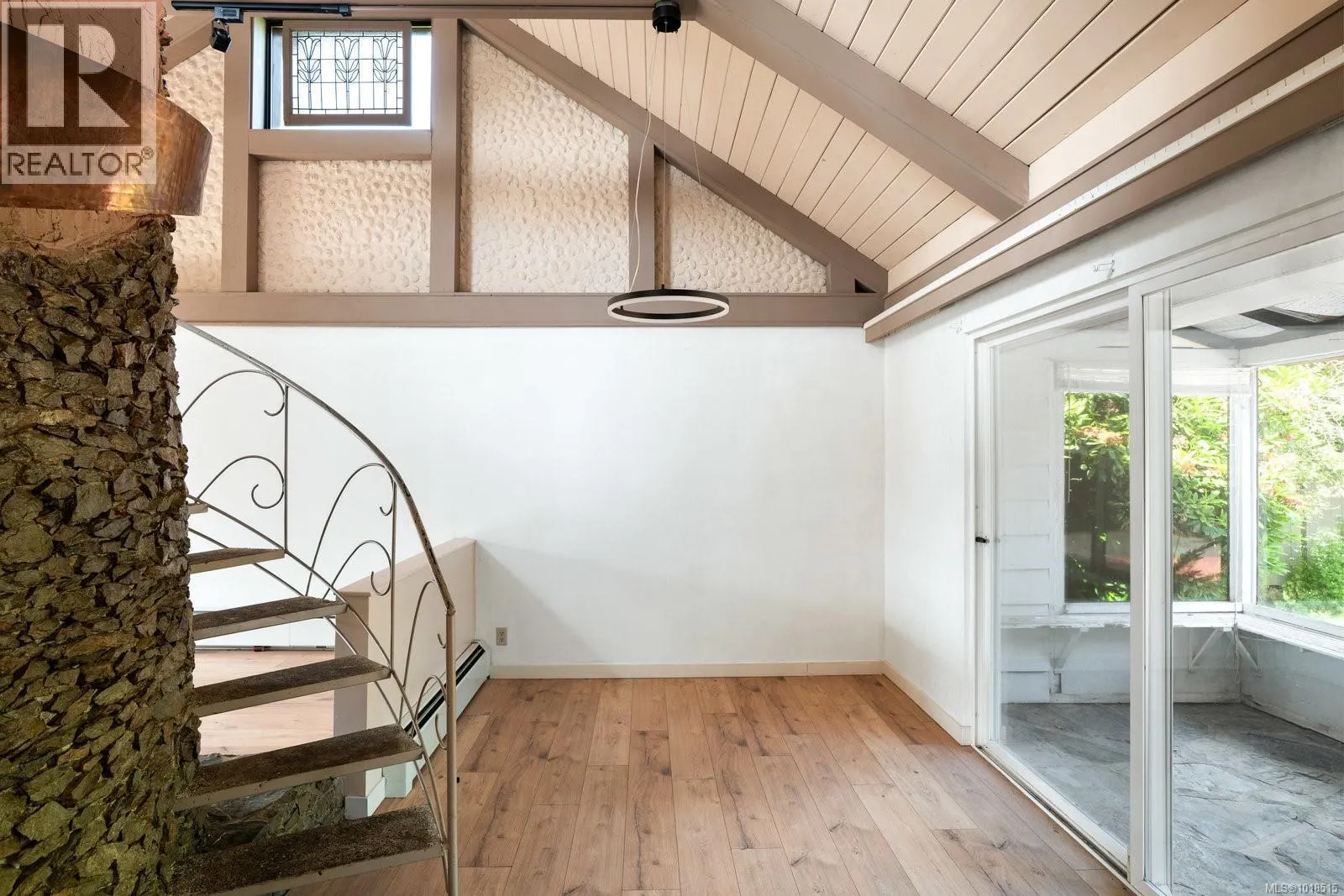 280 King George Terr