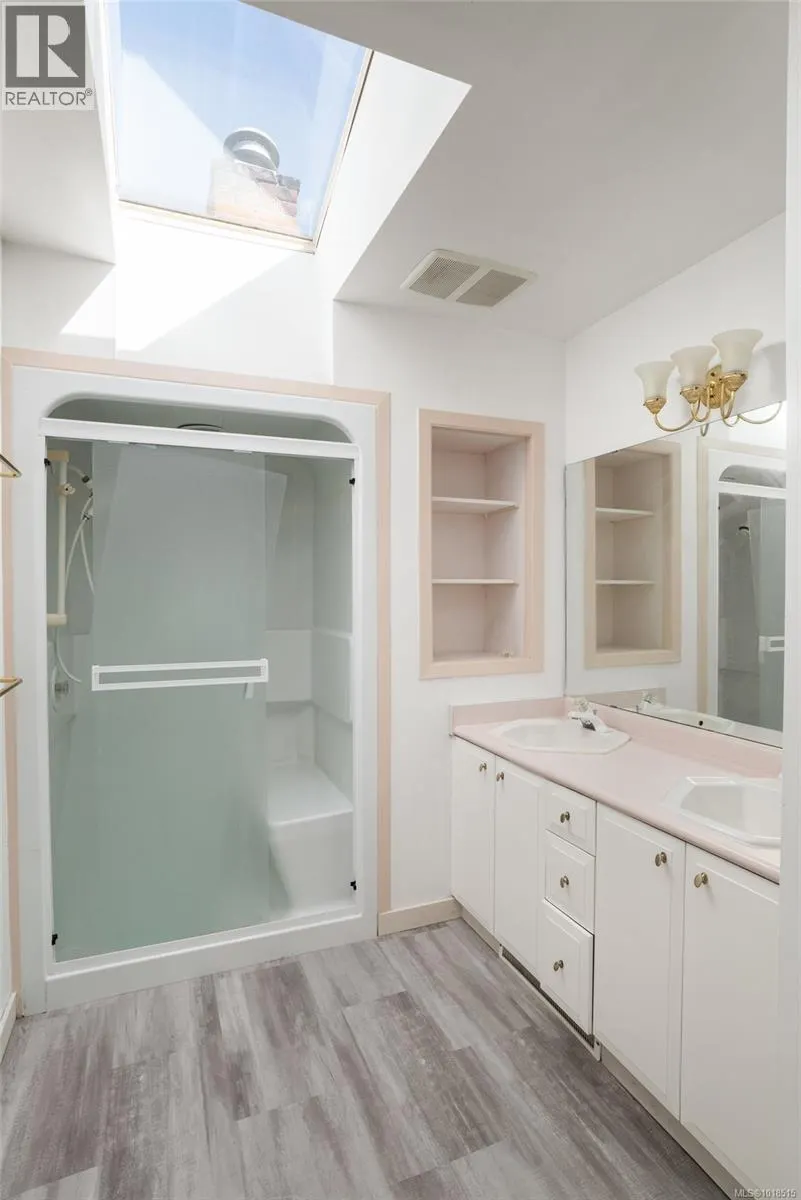 280 King George Terr