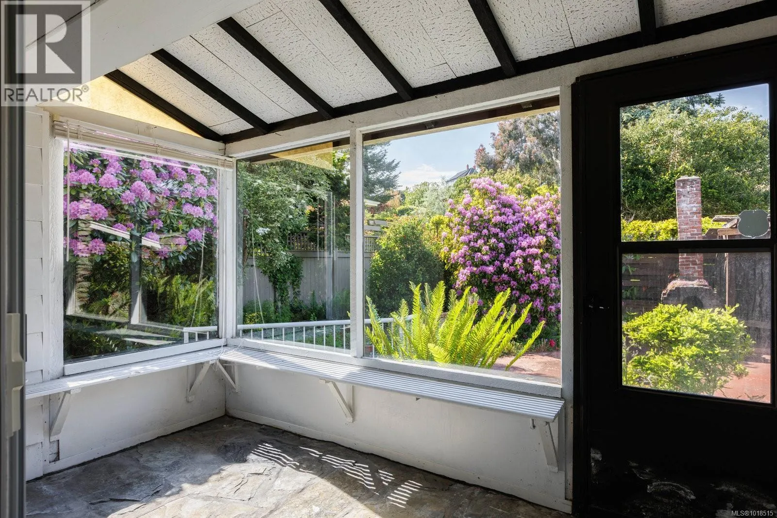 280 King George Terr